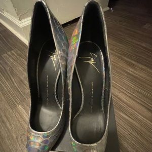 Size 8 silver giuseppezanotti